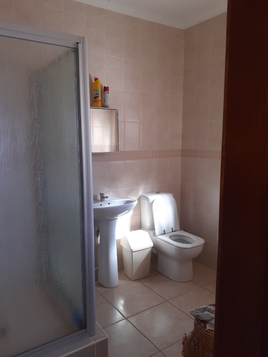 To Let 3 Bedroom Property for Rent in Wavecrest Eastern Cape